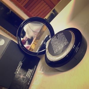 MAC Mineralize foundation NW30
